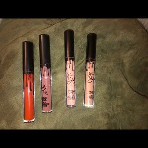 Kylie lip gloss kit. (Also come with lip liner)